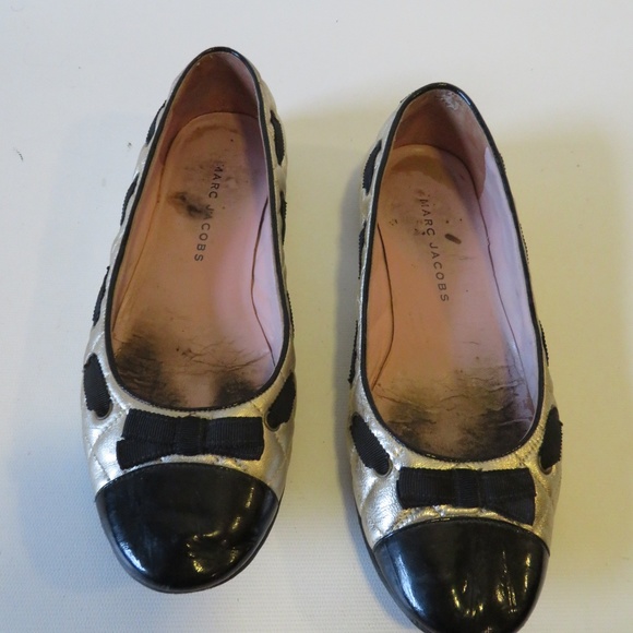 MARC JACOBS GOLD QUILTED LEATHER BLACK FLATS 6.5 - Picture 3 of 7